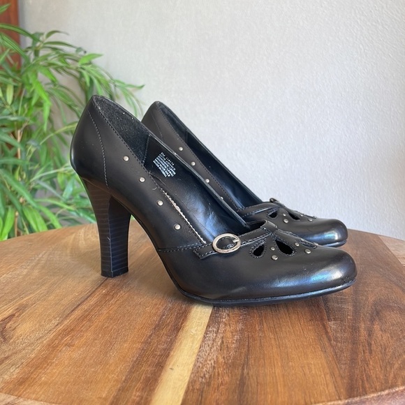 Unlisted Shoes - Unlisted Heels Women’s 8 Black Silver Rivets Flower Petal Cutouts Classic Sturdy